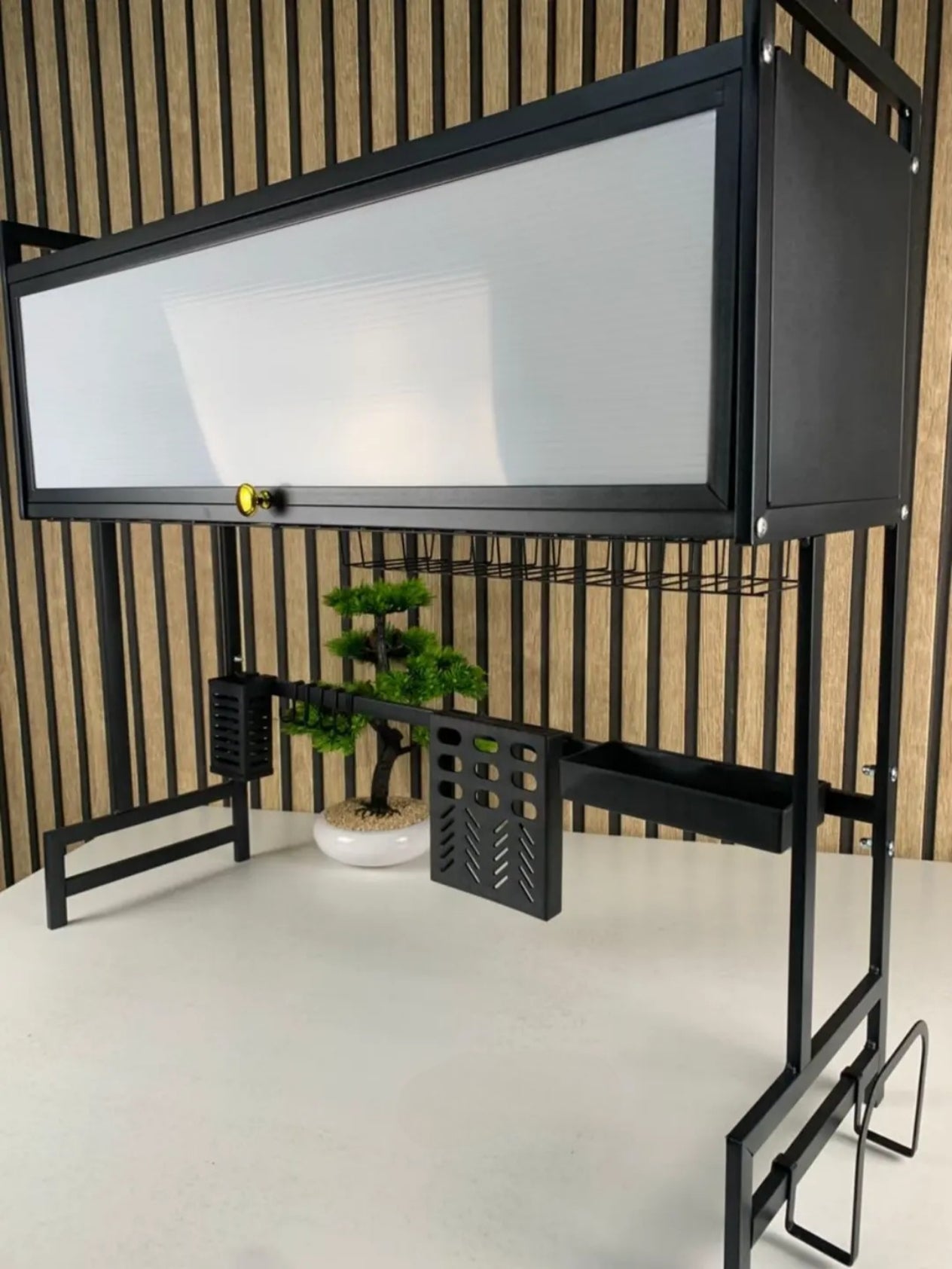 رف لتنظيم الاواني